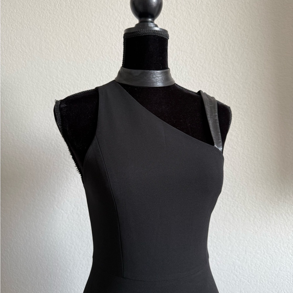 Alice + Olivia Elegant Black Sleeveless Dress - Picture 4 of 5